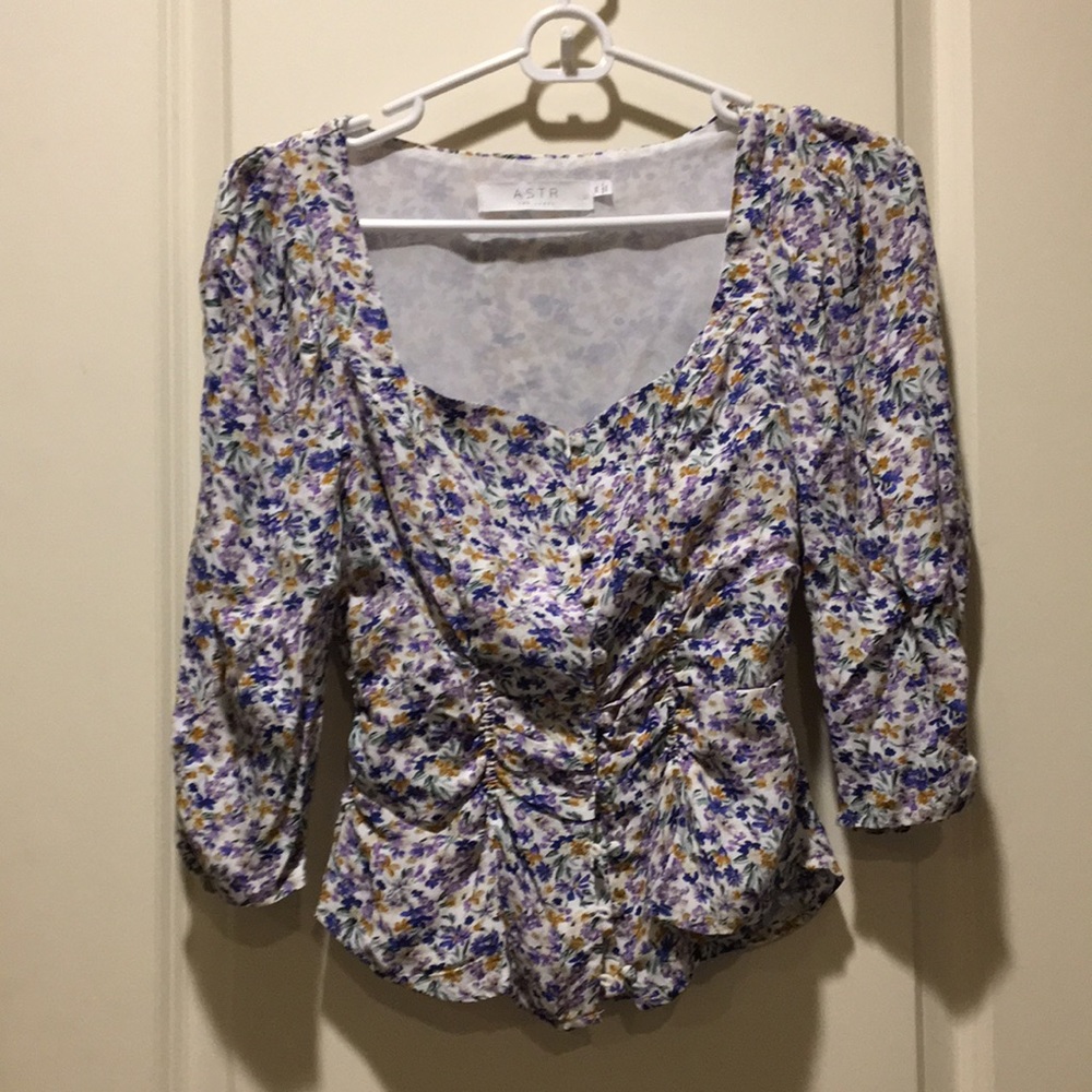 NWOT! ASTR womens ruched button down floral top puff 3/4 sleeves lined size XS
